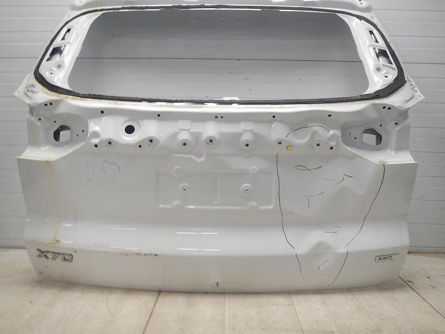 Дверь багажника