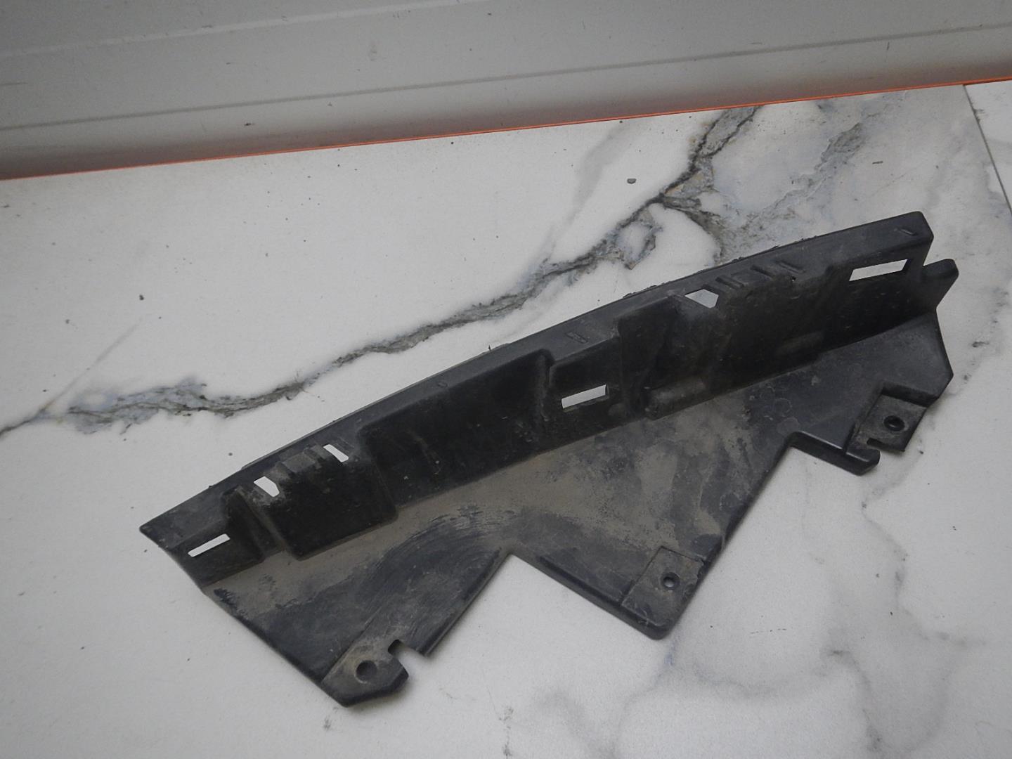 Кронштейн фар правый