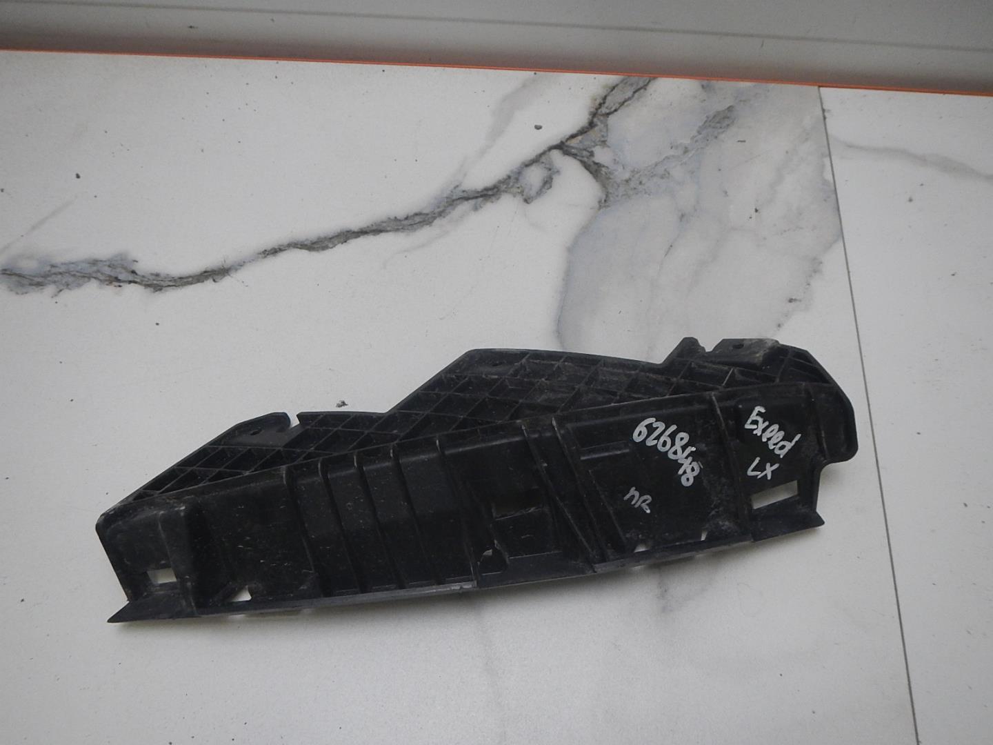 Кронштейн фар правый