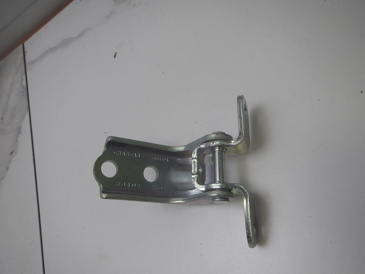 Петля двери передней правой верхняя