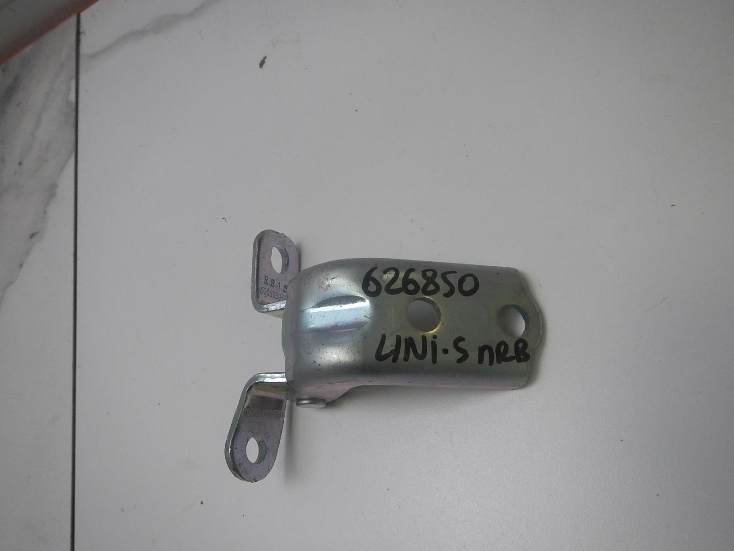 Петля двери передней правой верхняя