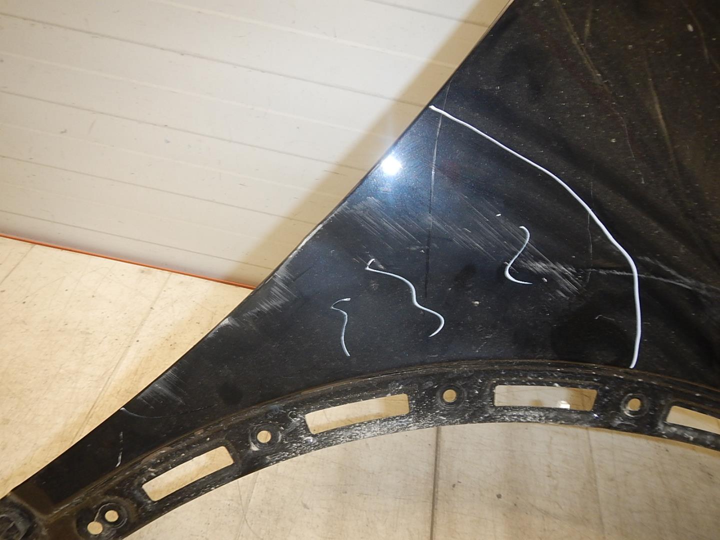 Крыло переднее правое