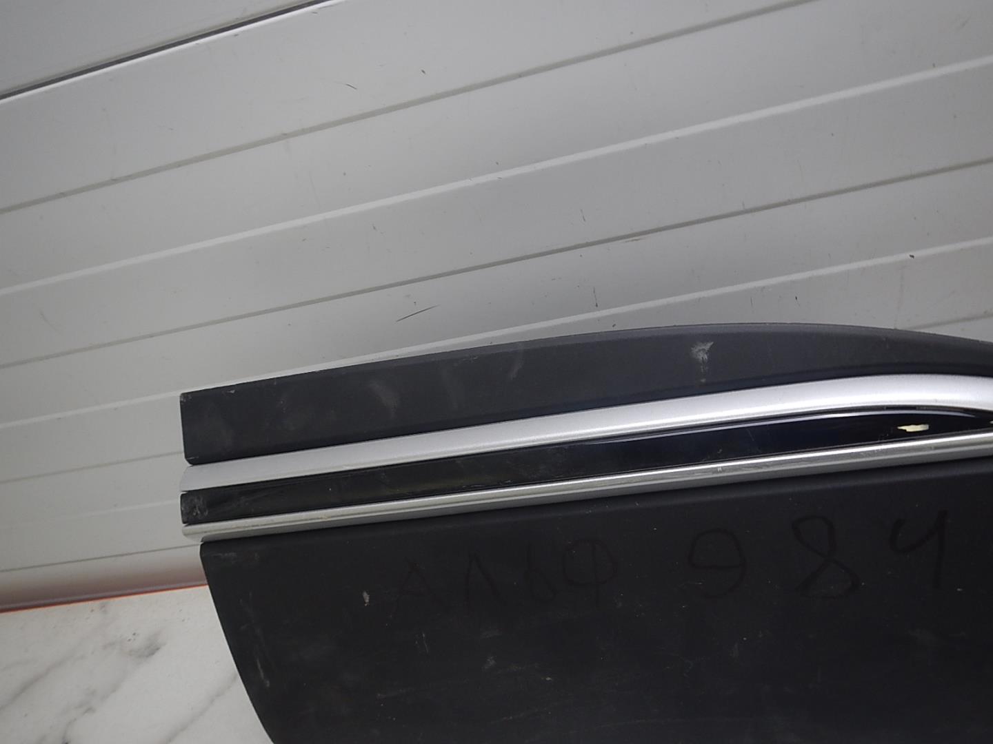 Молдинг задней левой двери