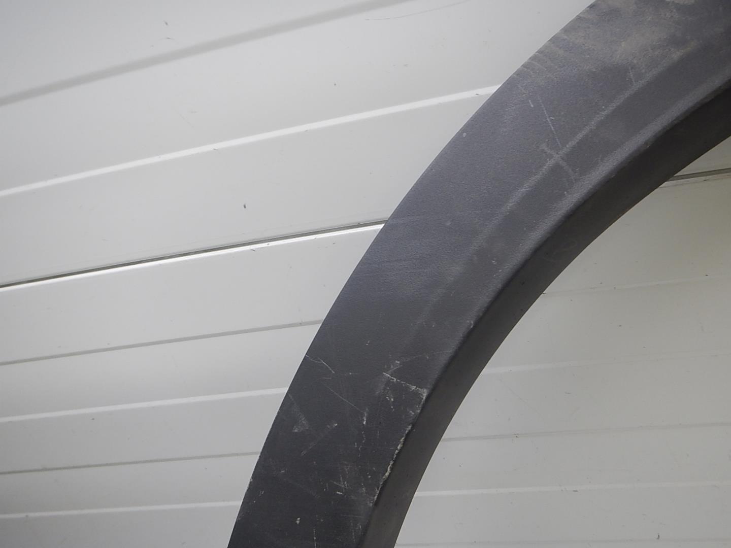 Молдинг задней левой двери