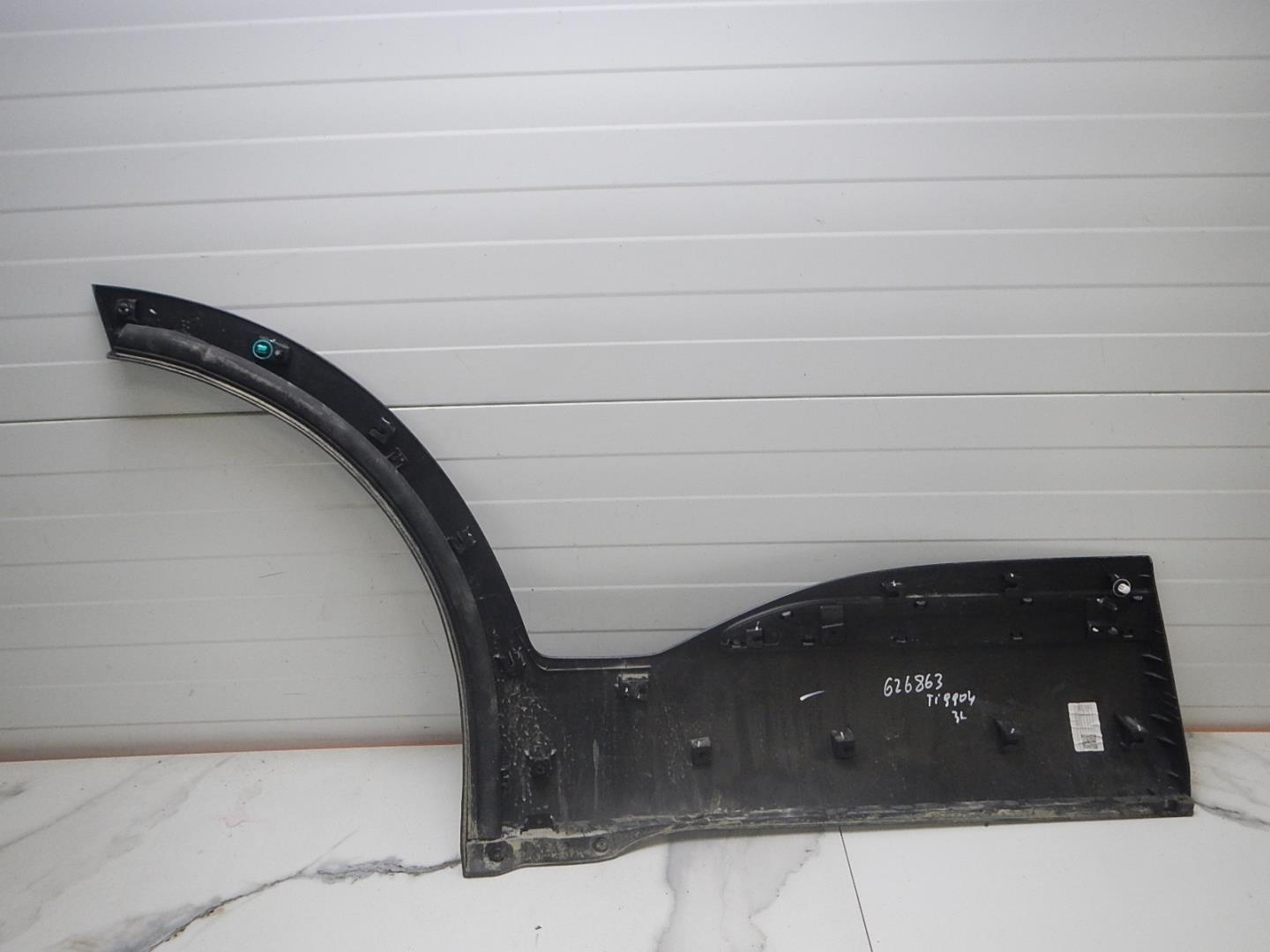 Молдинг задней левой двери