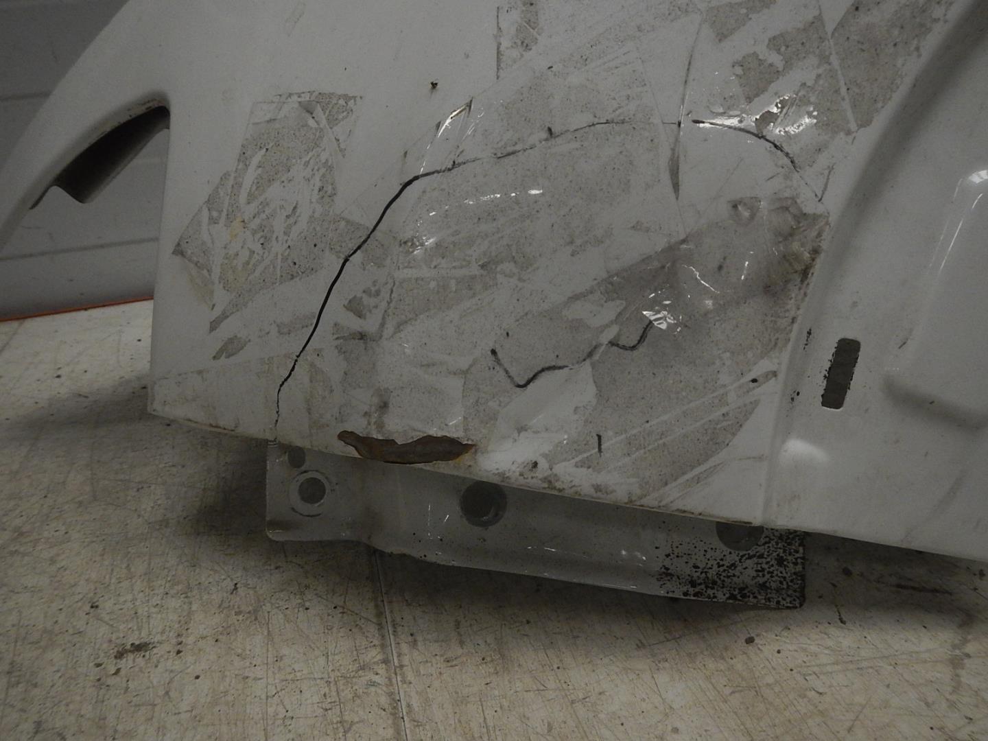 Крыло переднее левое