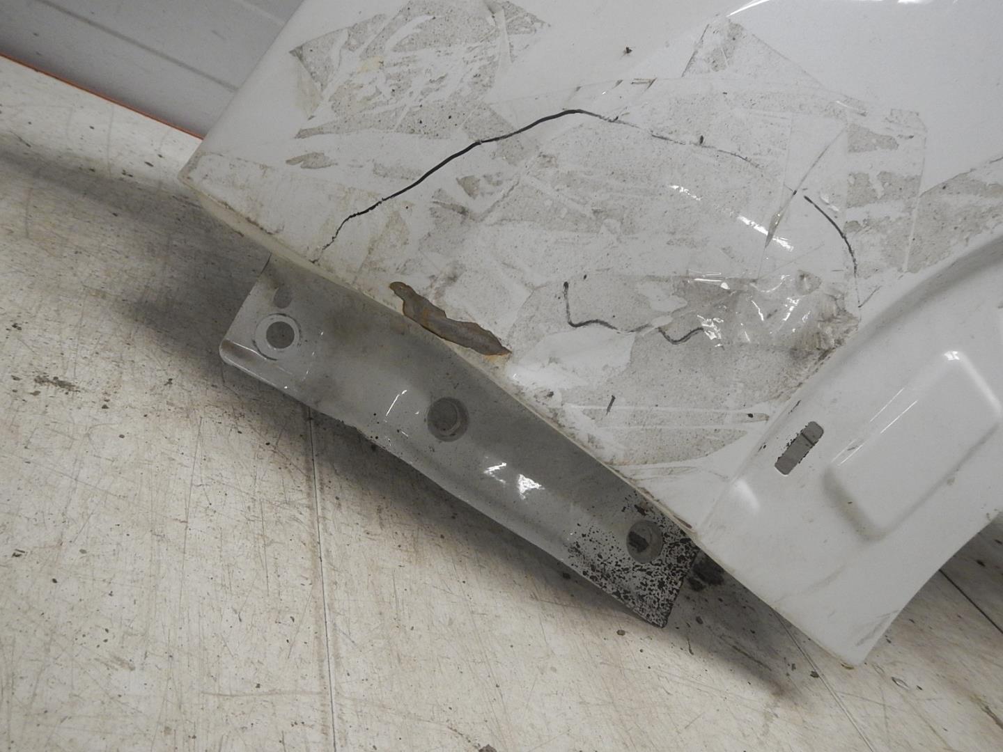 Крыло переднее левое