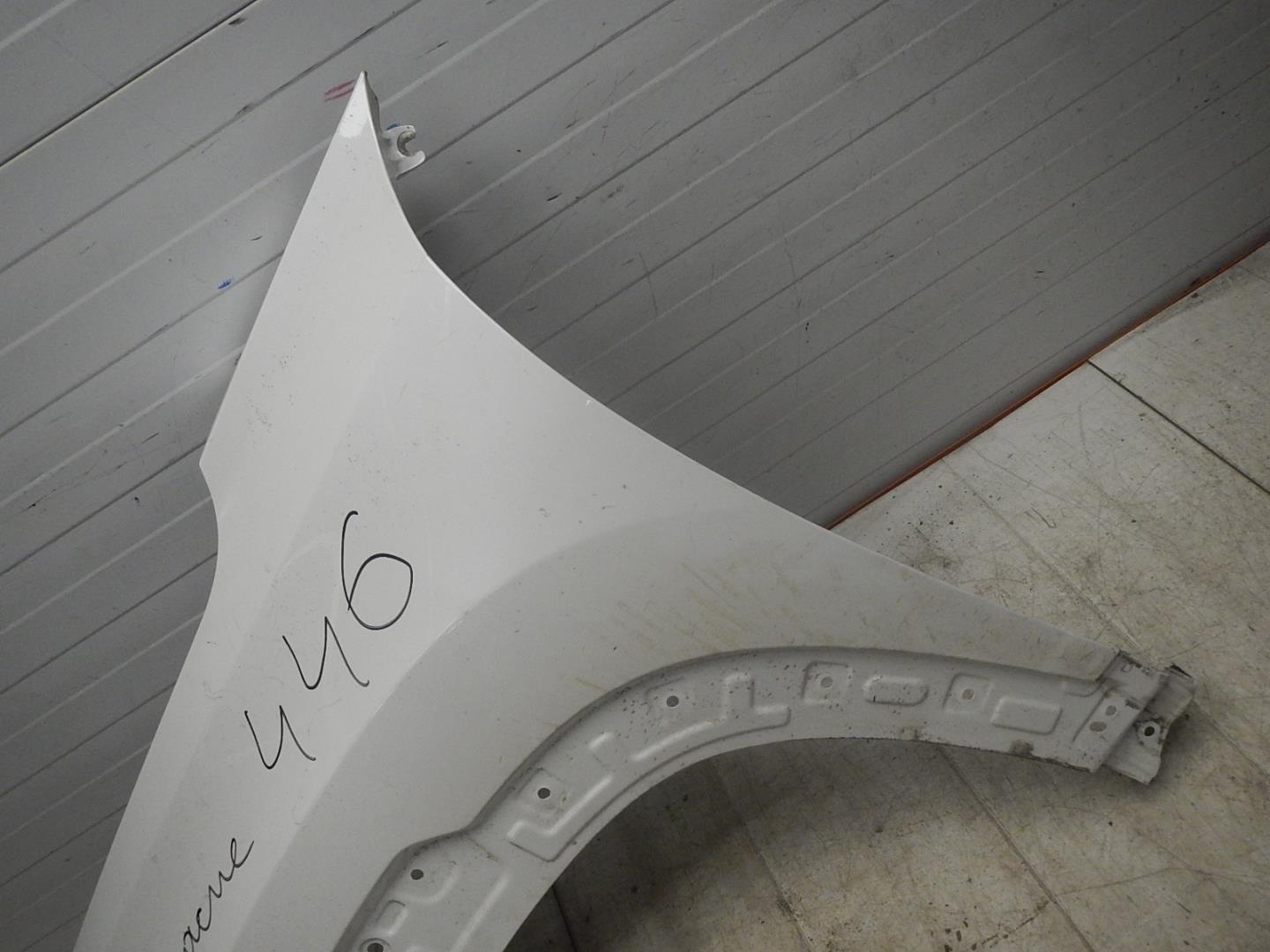 Крыло переднее левое