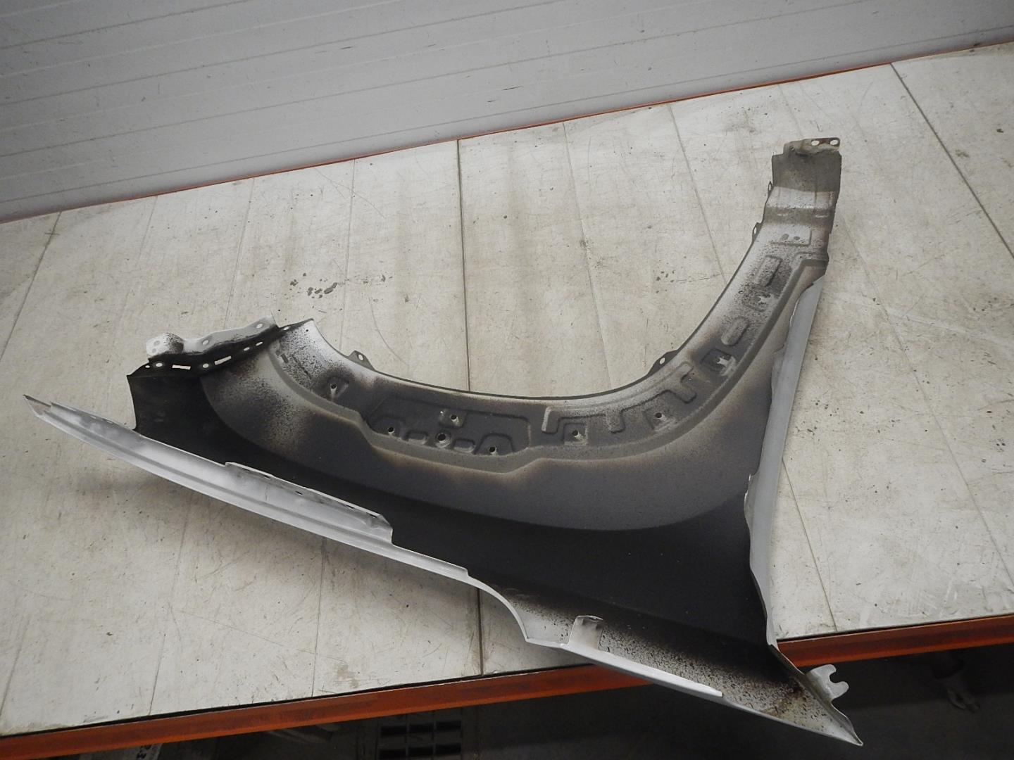 Крыло переднее левое