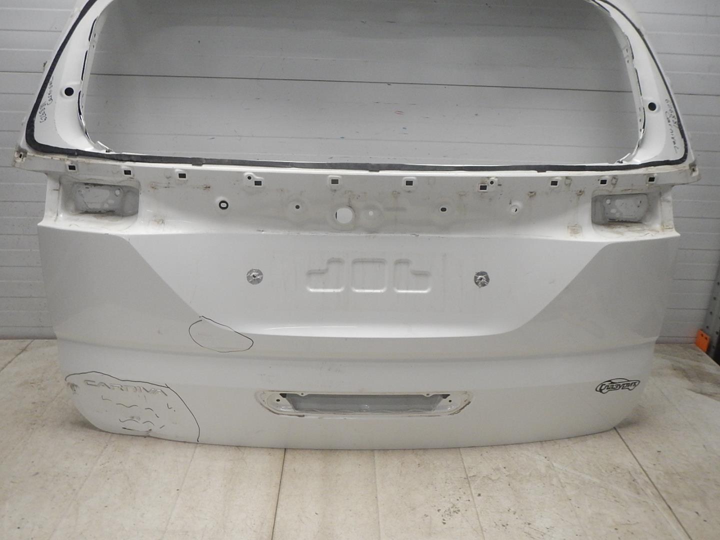 Дверь багажника