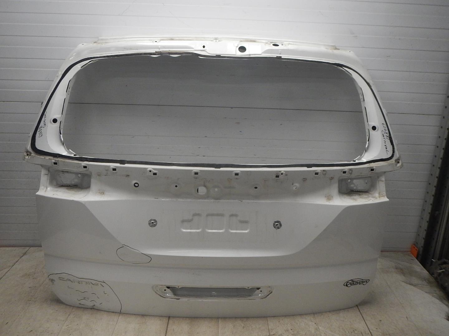 Дверь багажника