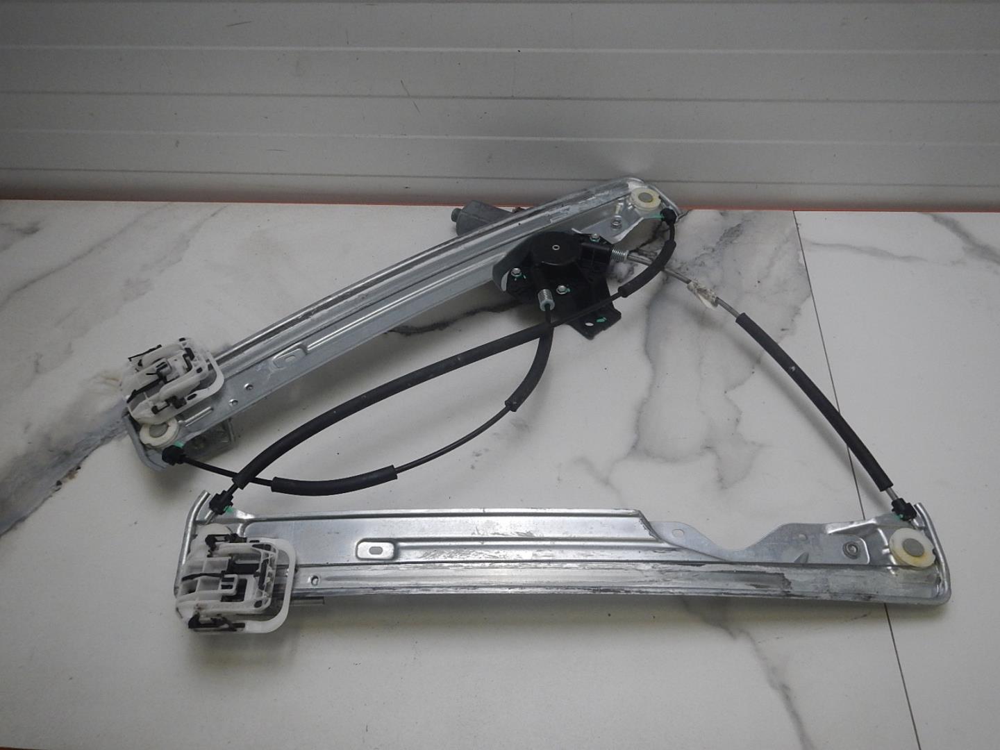 Стеклоподъемник электр. передний левый