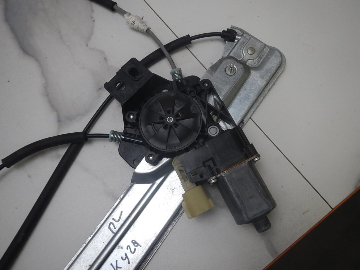 Стеклоподъемник электр. передний левый