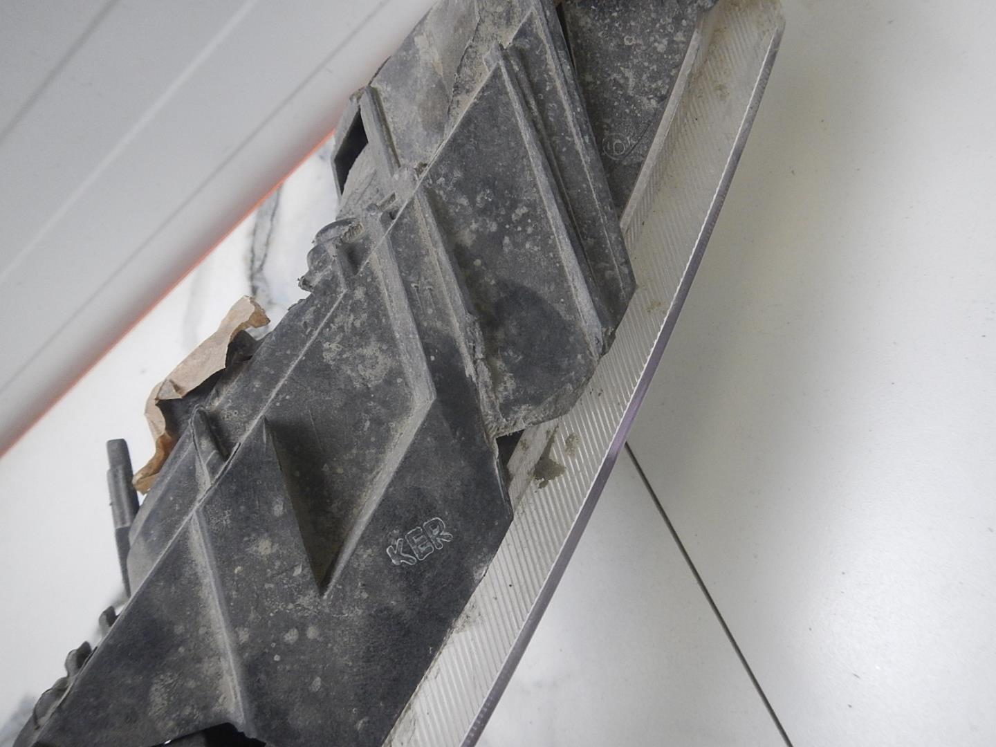 Фара противотуманная левая