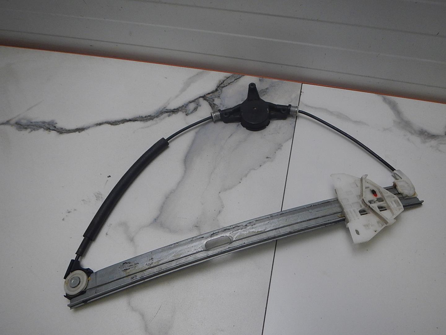 Стеклоподъемник электр. передний правый