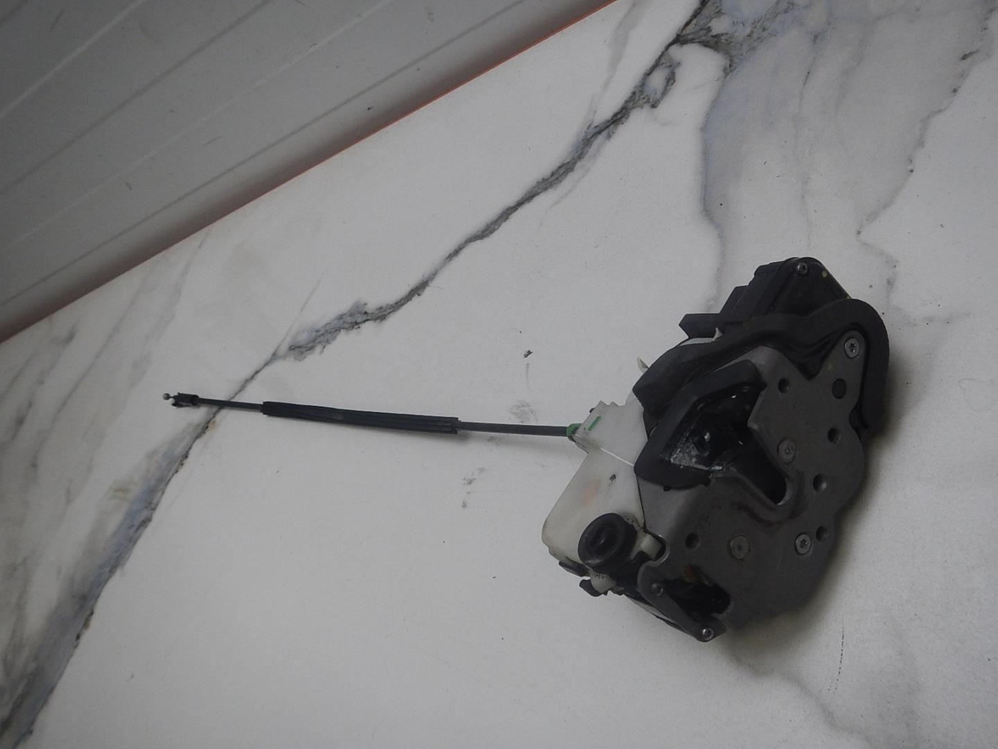 Замок двери задней правой