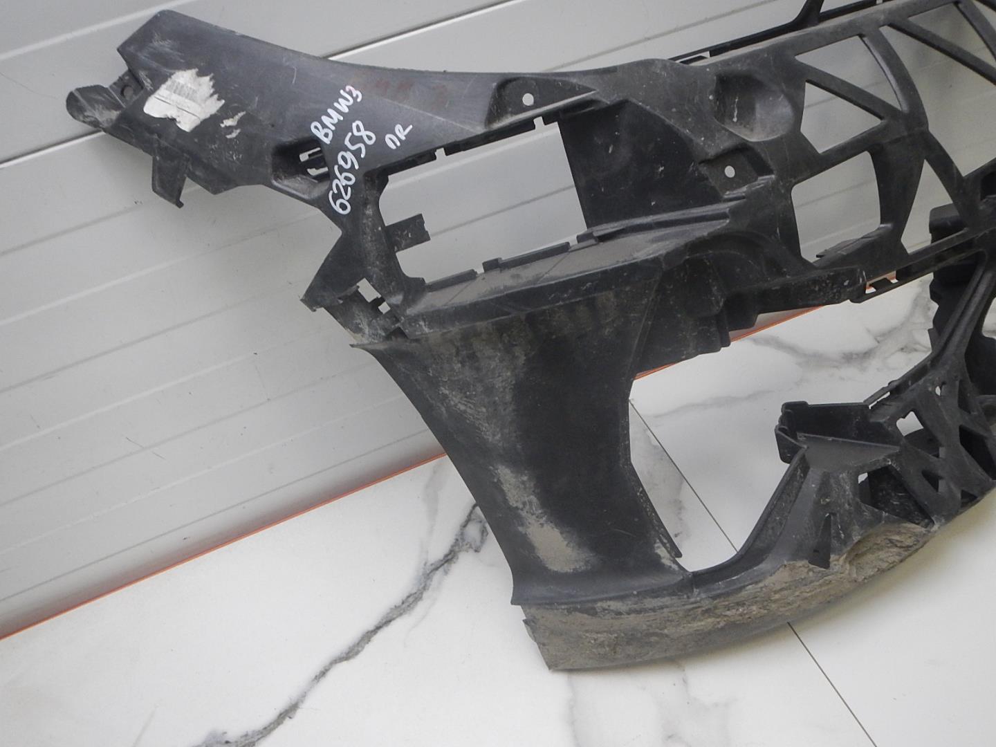 Кронштейн переднего бампера правый