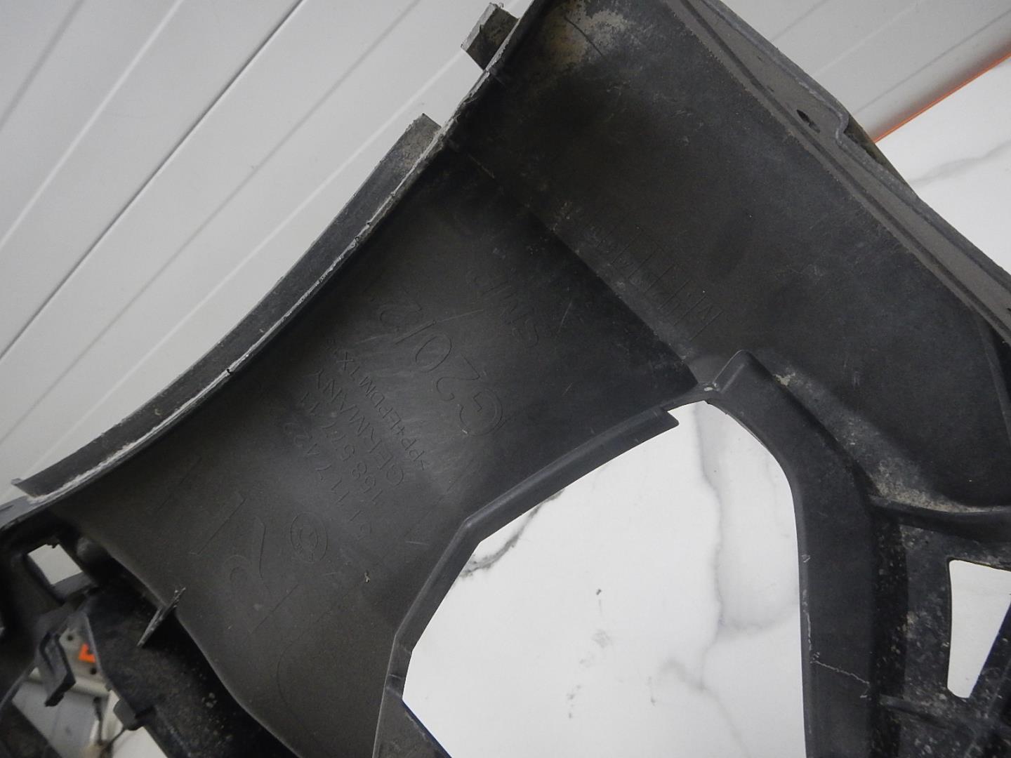 Кронштейн переднего бампера правый