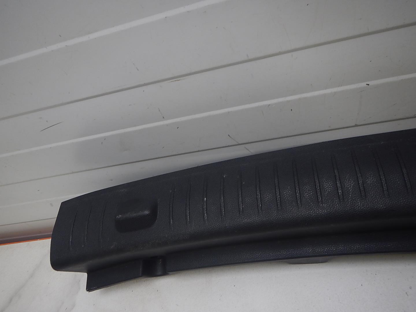 Обшивка багажника