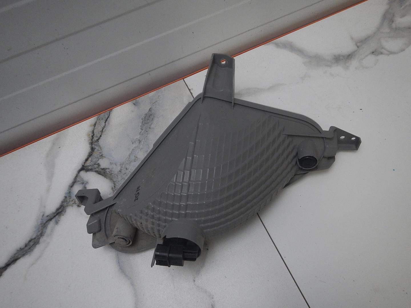 Фара противотуманная правая