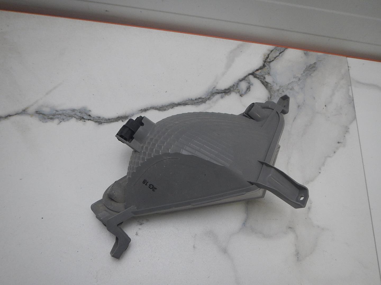 Фара противотуманная левая