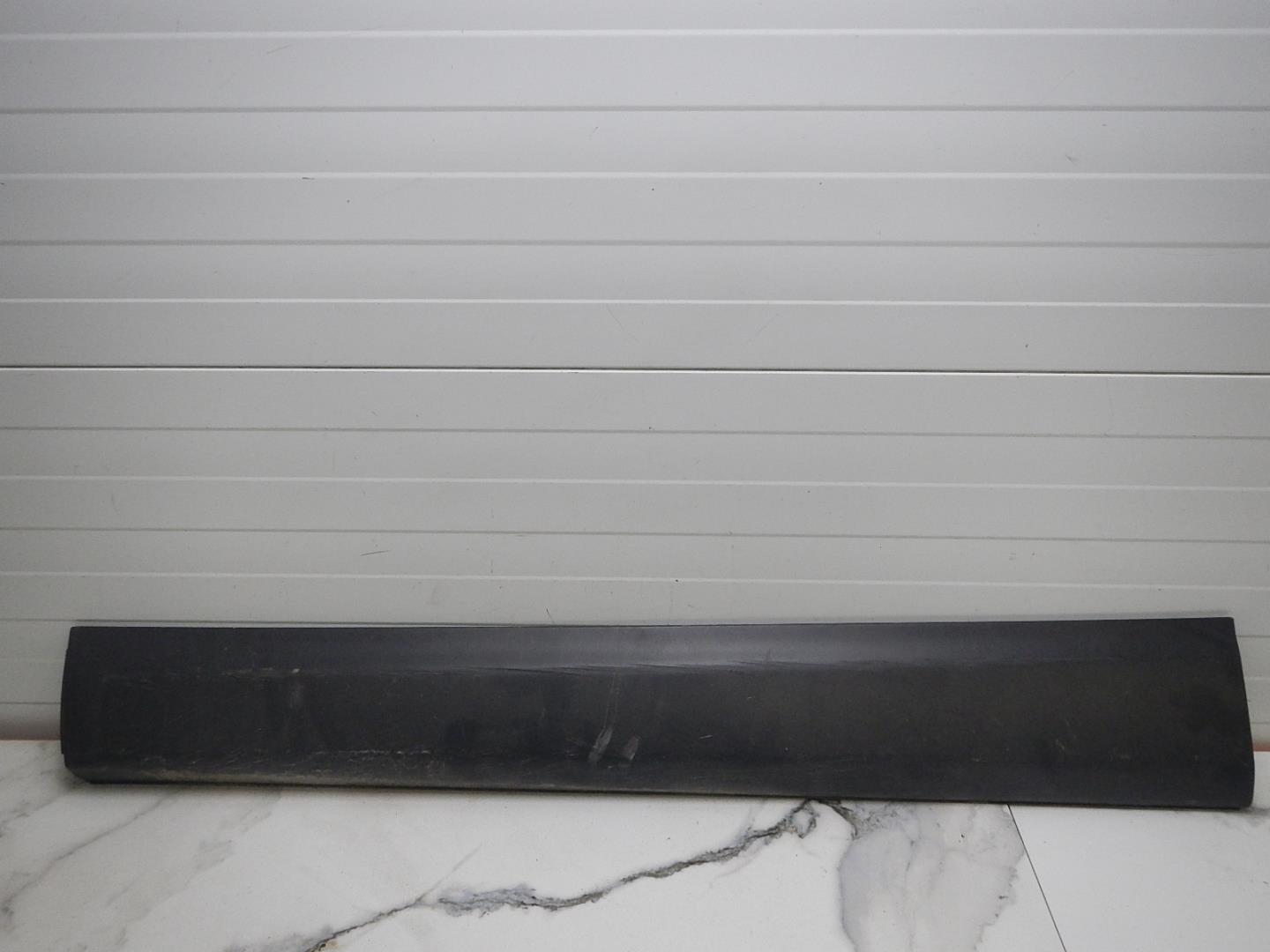 Молдинг передней левой двери