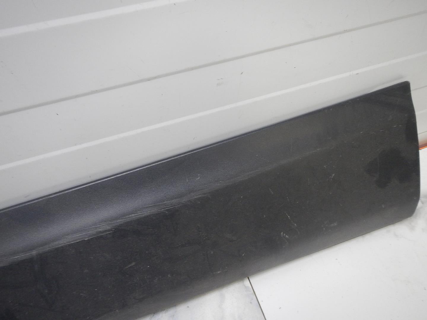 Молдинг передней левой двери