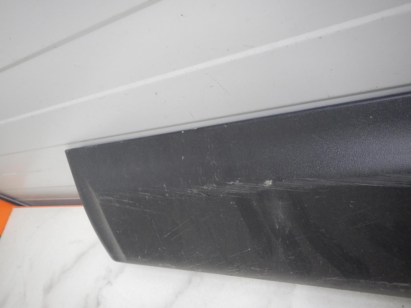 Молдинг передней левой двери