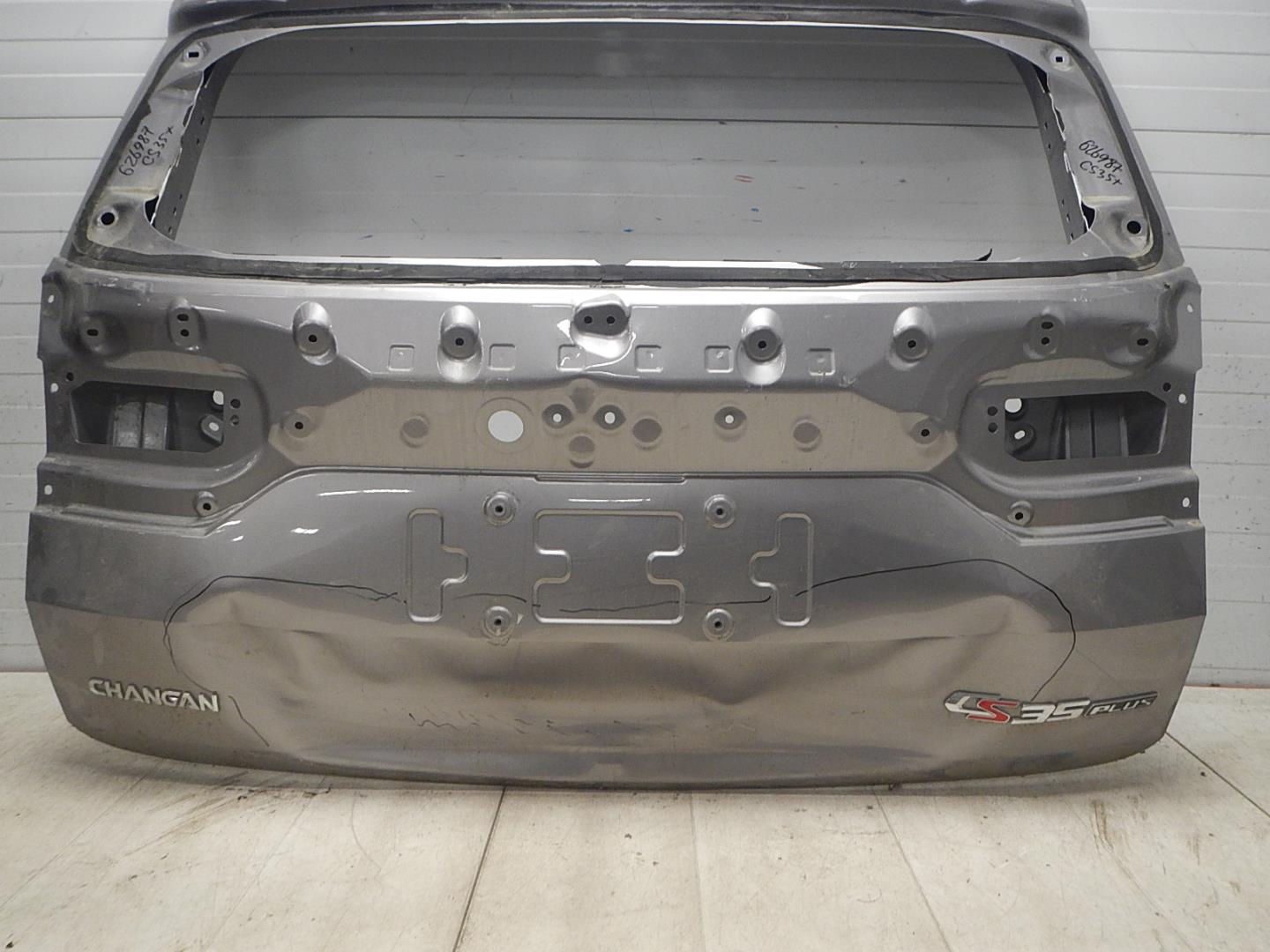 Дверь багажника