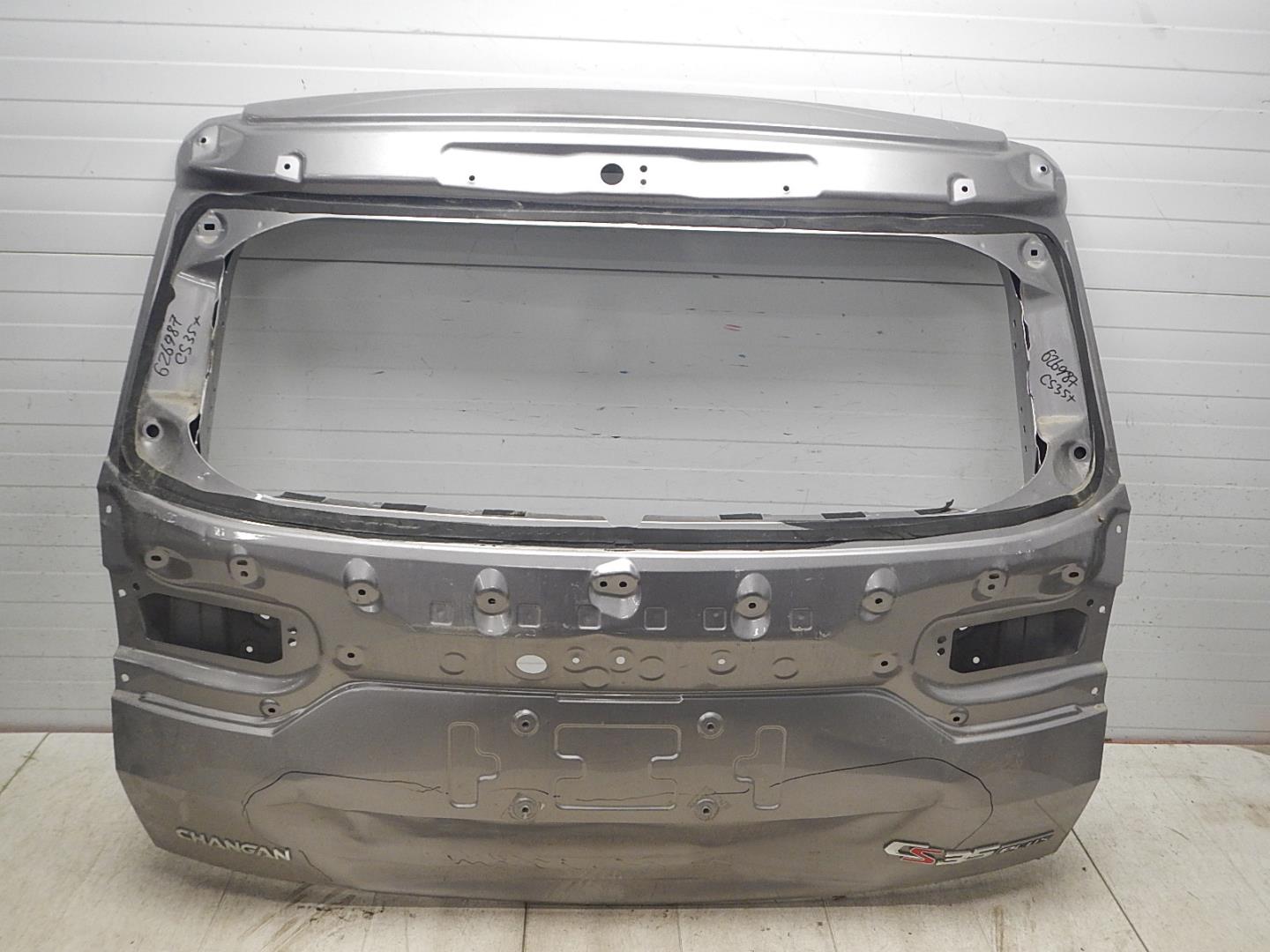 Дверь багажника