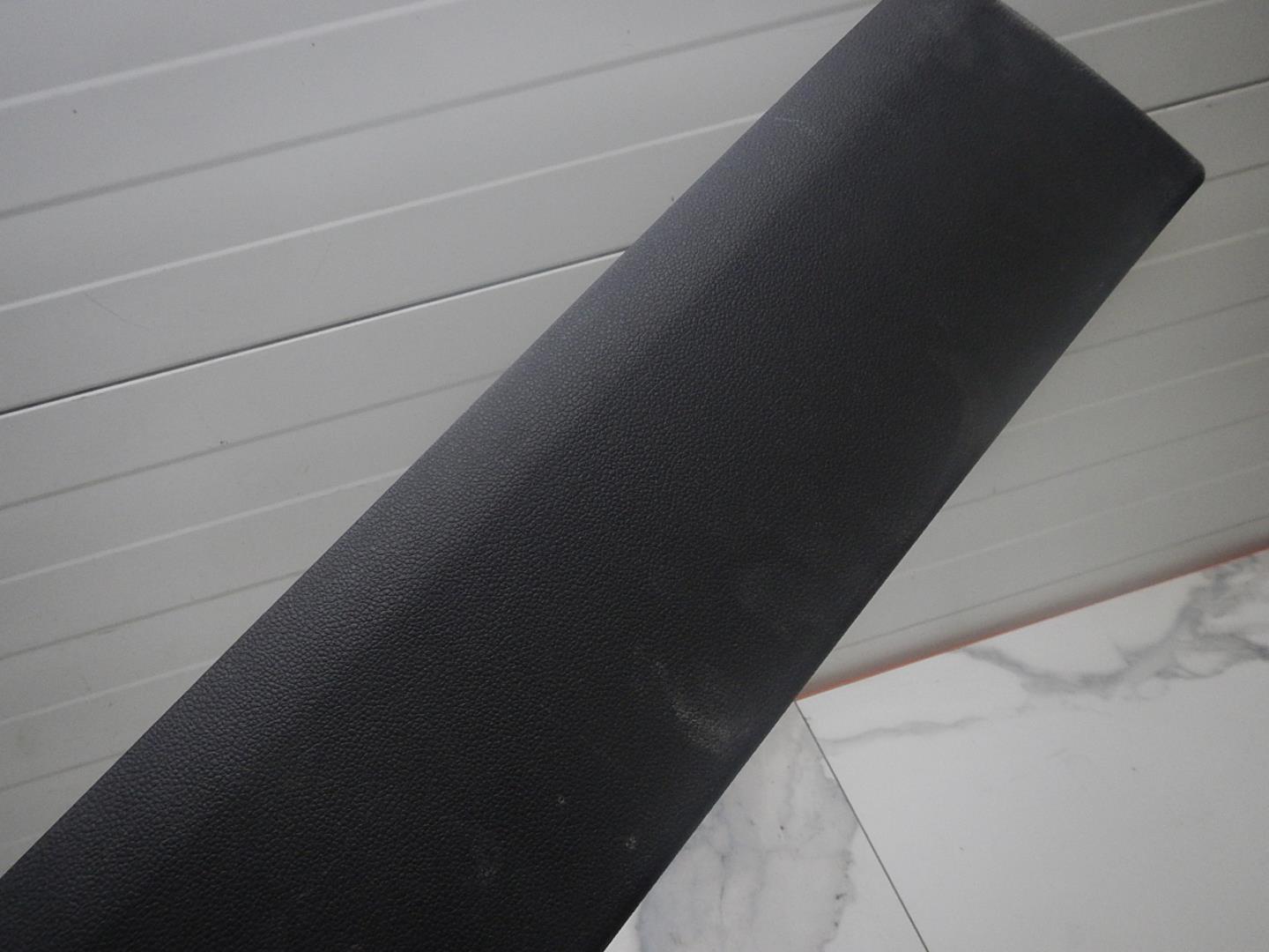 Обшивка двери багажника