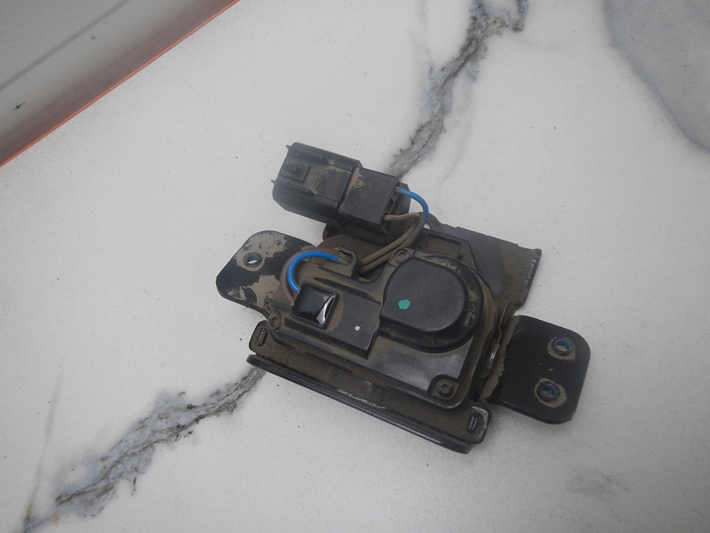 Замок багажника