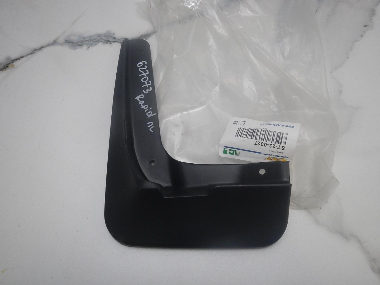 Брызговик передний левый