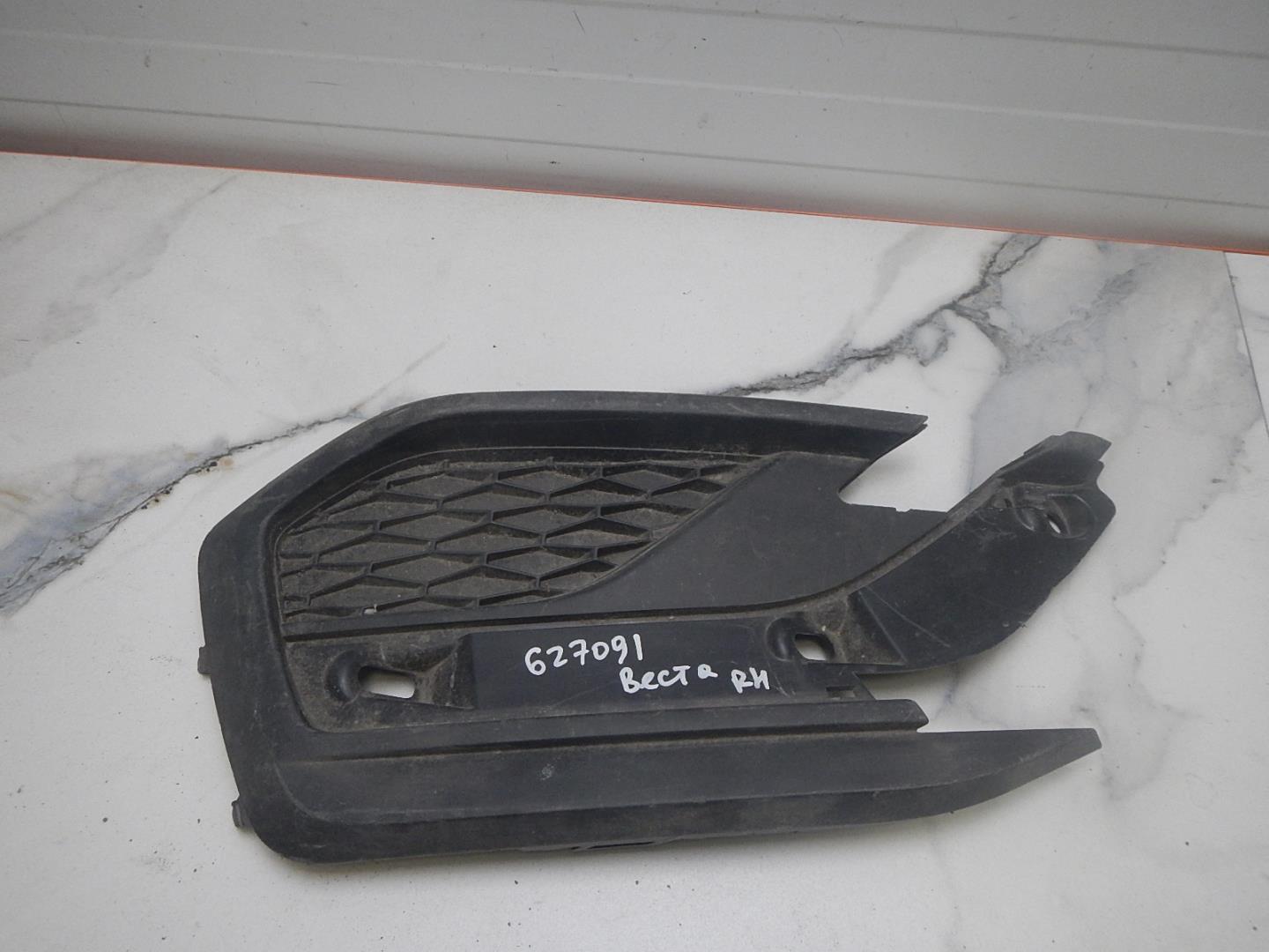 Решетка в бампер правая