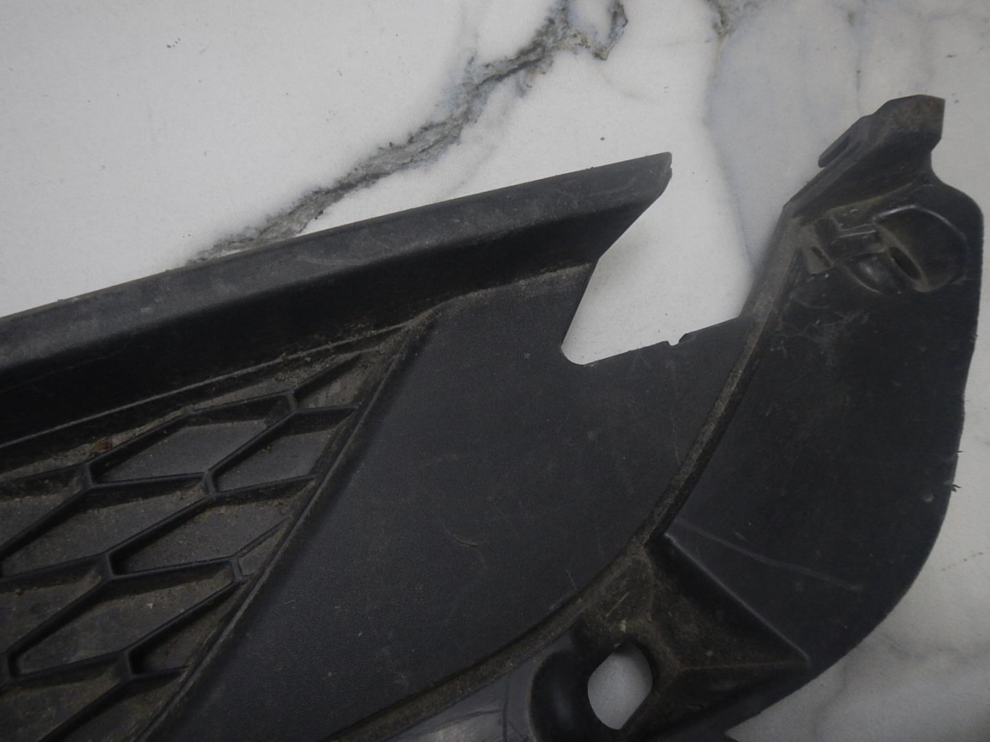 Решетка в бампер правая