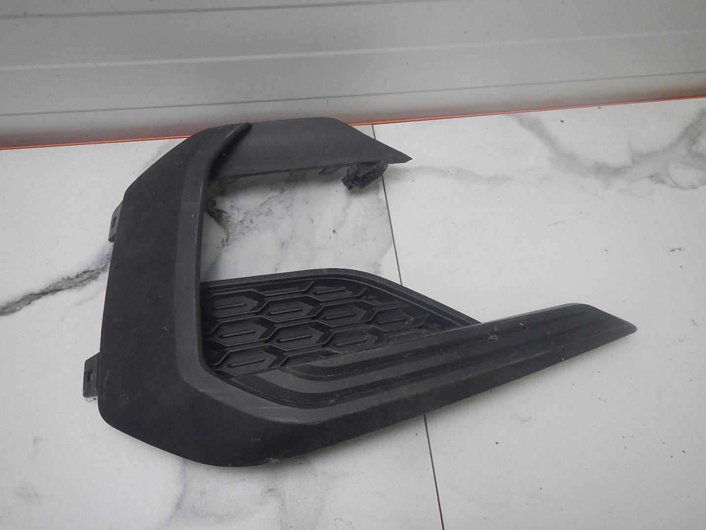 Решетка в бампер левая