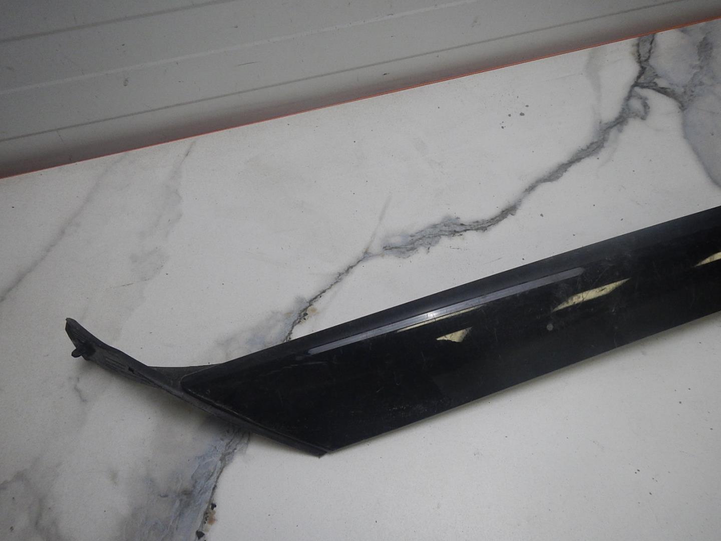 Молдинг лобового стекла