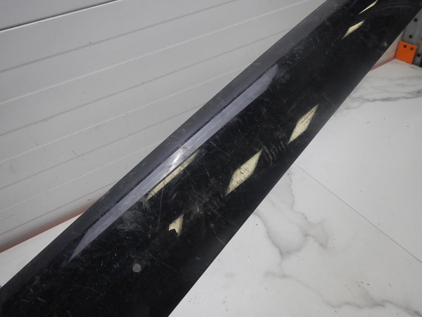 Молдинг лобового стекла