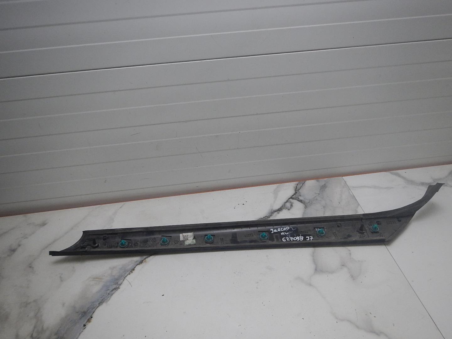 Молдинг лобового стекла