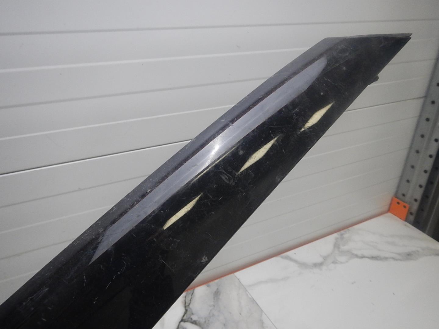 Молдинг лобового стекла