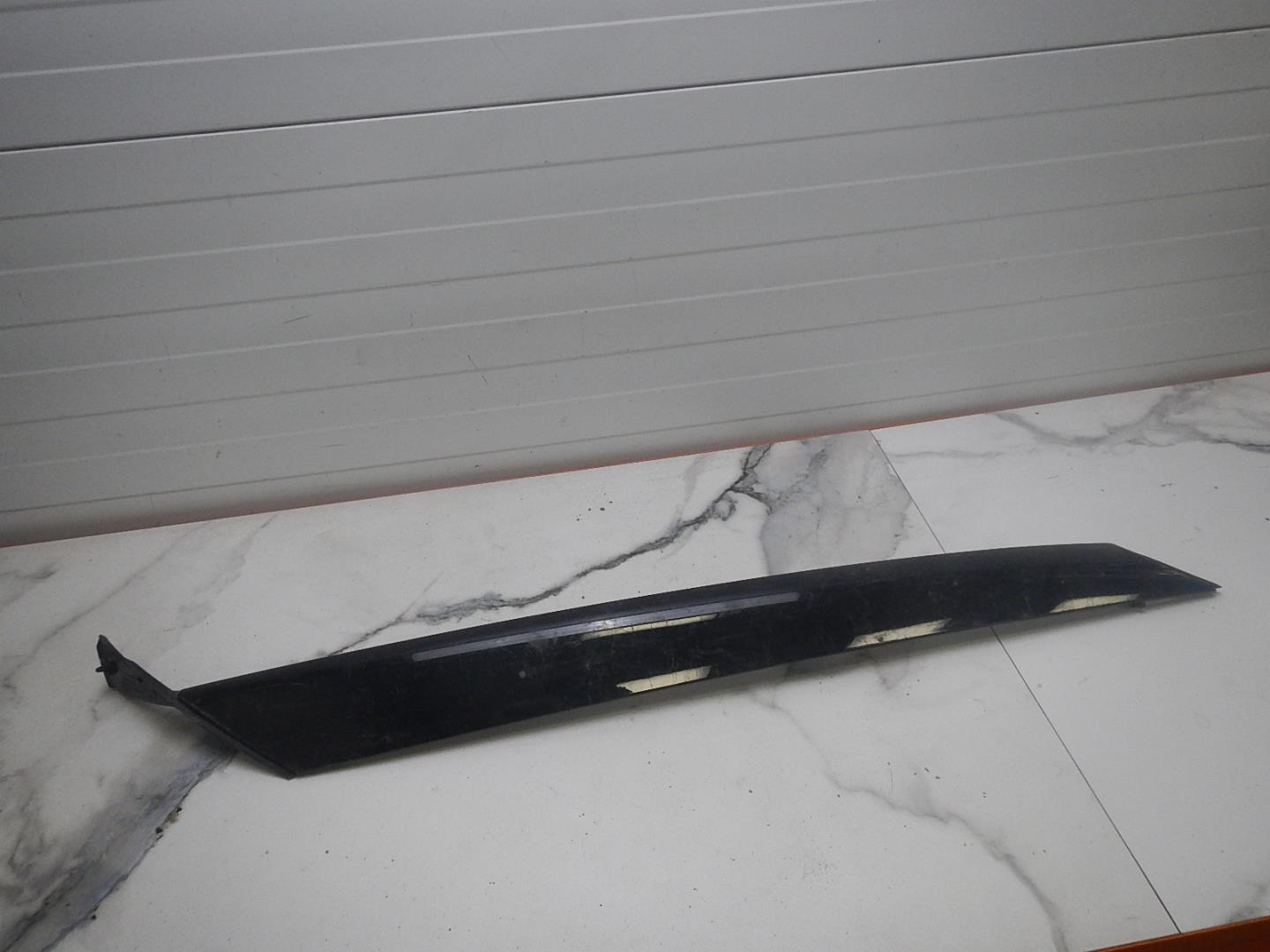 Молдинг лобового стекла