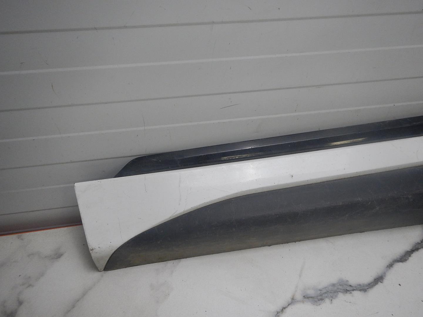 Молдинг передней левой двери