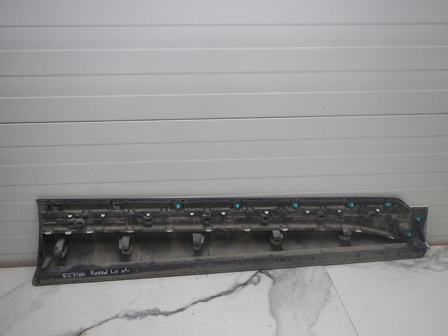 Молдинг передней левой двери