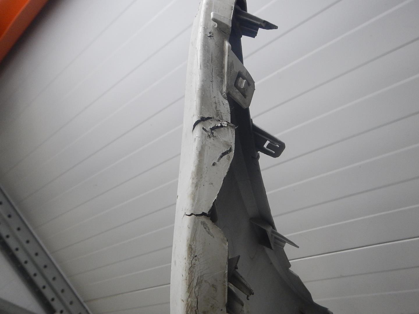 Накладка переднего бампера правая