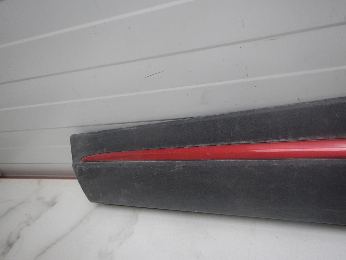 Молдинг передней левой двери