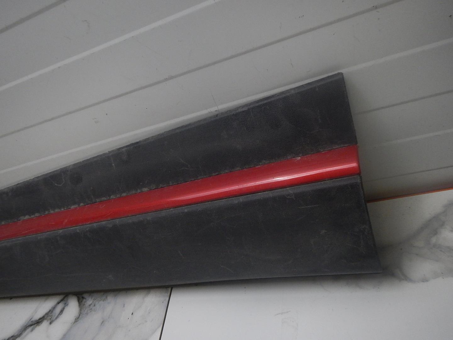 Молдинг передней левой двери