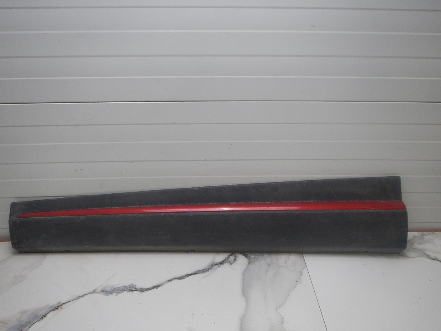 Молдинг передней левой двери