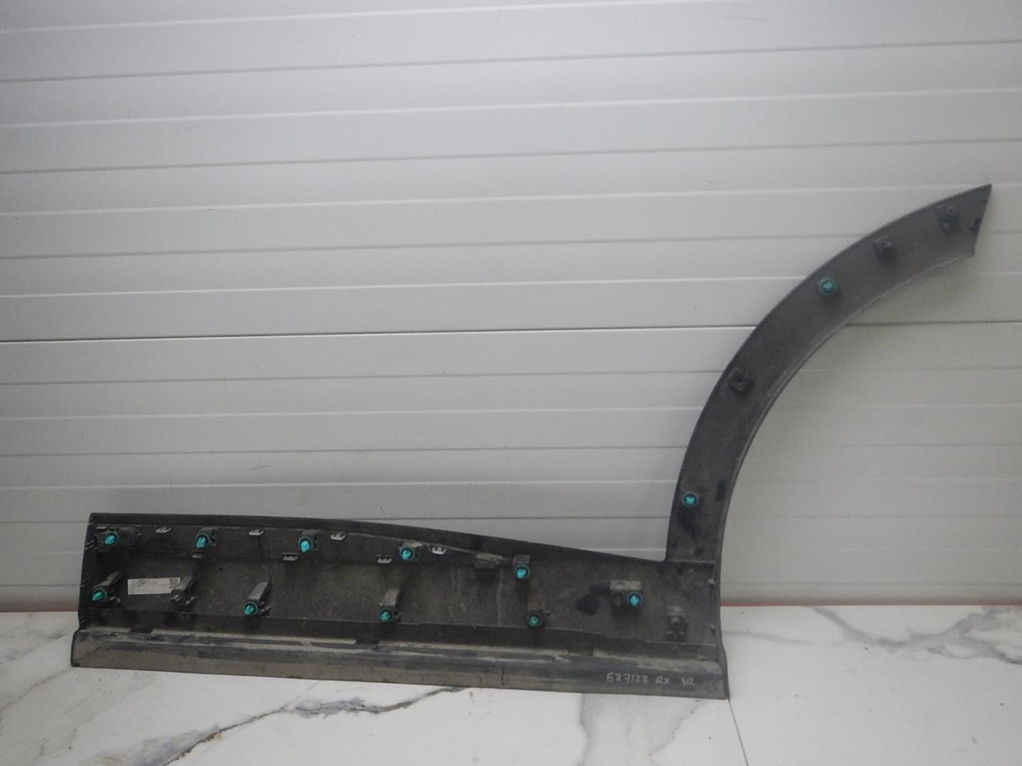 Молдинг задней правой двери