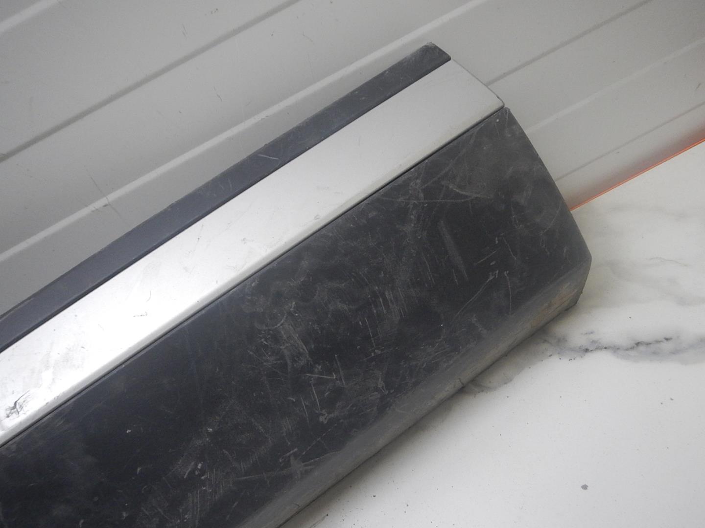 Молдинг задней правой двери