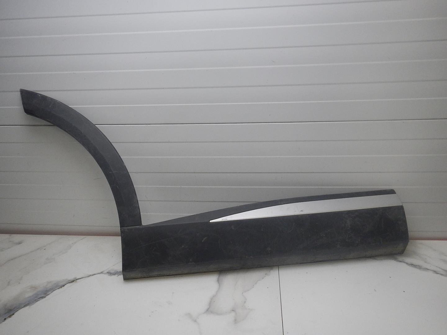 Молдинг задней правой двери